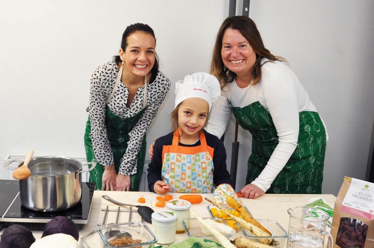 Laura Städtler, Klara, Claudia Hölbling