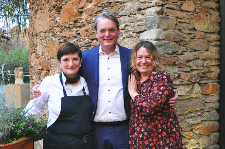 Rosemarie Trabelsi (la torre), Dr. Klaus Koban (KOBAN SÜDVERS Group) und Claudia Hölbling (gaumenfest.at)