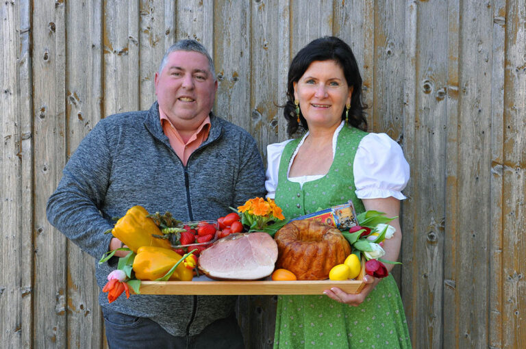 Eigenvermarkter Lorenz Graf und Bürgermeisterin Maria Knauder aus St. Andrä im Lavanttal