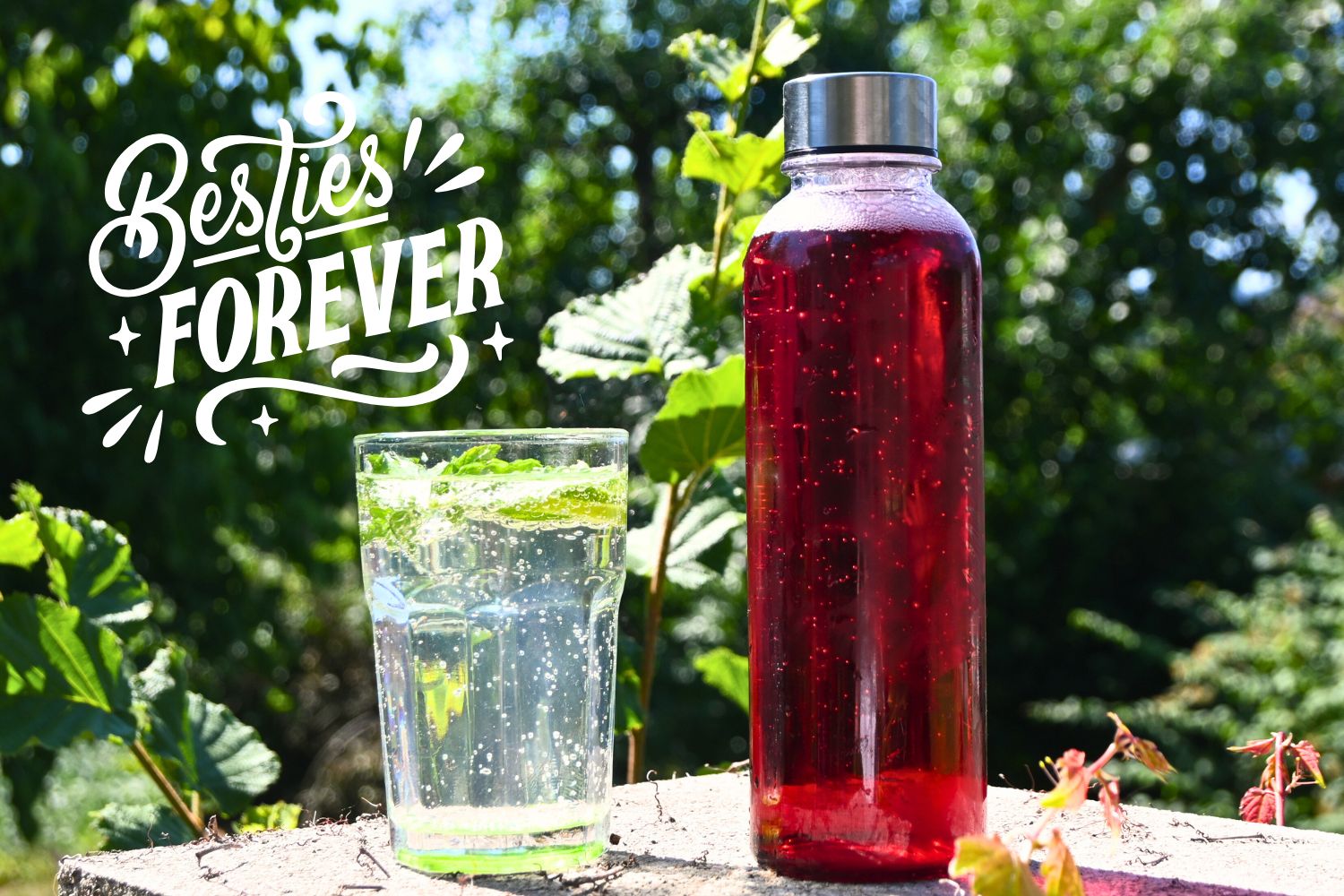 Natürlich erfrischt durch den Sommer – mit Sirupen aus Blüten, Beeren & Kräutern. Lecker, gesund und perfekt zum Vieltrinken bei Hitze!