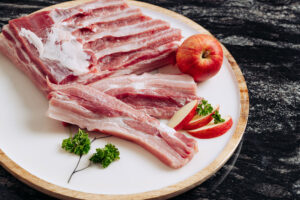 Bauchfleisch vom Strohschwein von Matthias Seifried vom Gramitscherhof im Lavanttal