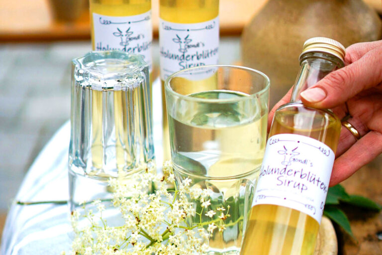 Holunderblüten-Sirup vom Bio Gondlhof aus Mühldorf in Kärnten