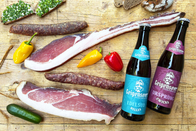 Osttiroler Jause in perfekter Harmonie mit Bieren der Geigenseer Privatbrauerei. Drei Varianten: Für dich, zum Teilen oder für Freunde. Inklusive Versand ab €29,90.